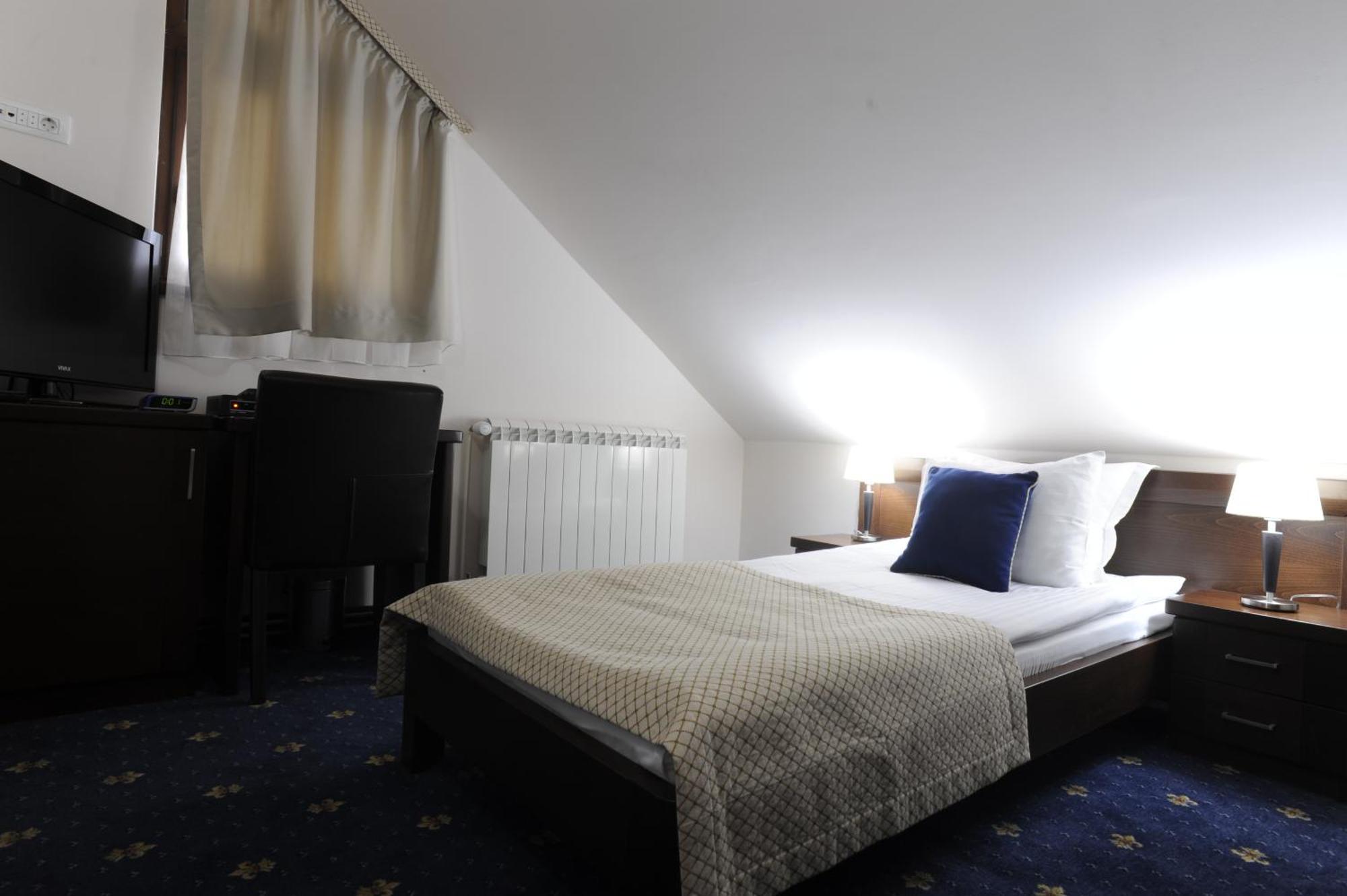Hotel Trebjesa Nikšić Buitenkant foto