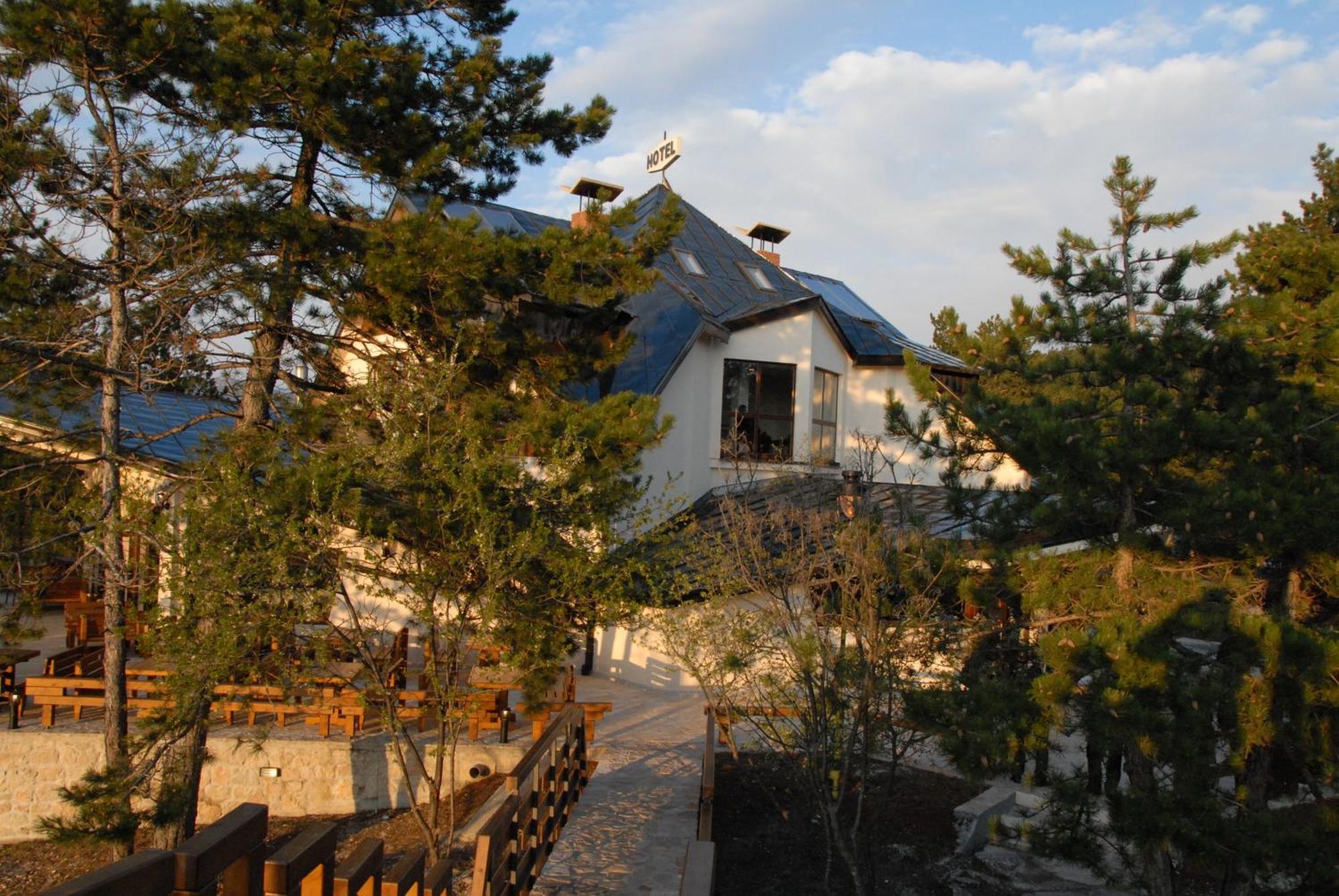 Hotel Trebjesa Nikšić Buitenkant foto