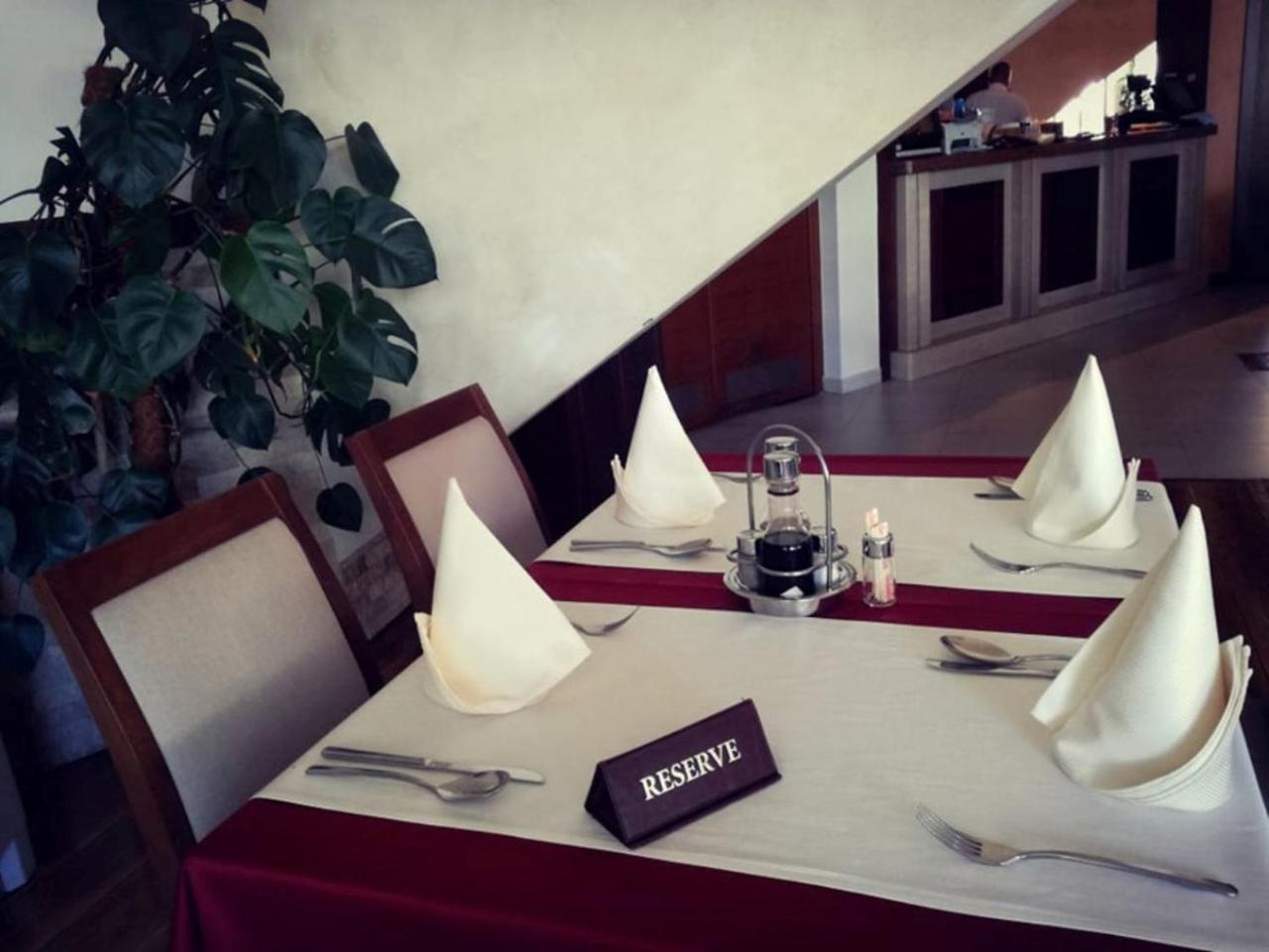 Hotel Trebjesa Nikšić Buitenkant foto